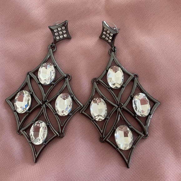 Stunning necklace with matching earring by RJ Graziano. Never worn - Picture 4 of 8